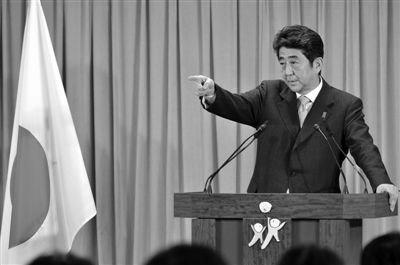 17日，東京自民黨總部大樓，安倍晉三勝選后召開新聞發(fā)布會(huì)。