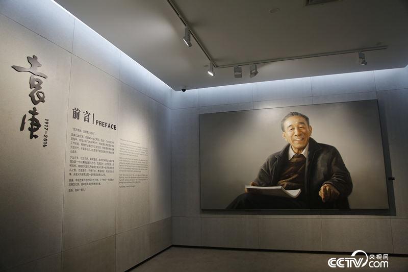 蛇口改革開放博物館展覽《袁庚》形象地展示袁庚同志追求解放、銳意改革、奉獻(xiàn)國家的頗有傳奇色彩的一生。