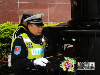 交巡警救暈倒婦女后悄然離開家屬苦尋稱人應(yīng)感恩